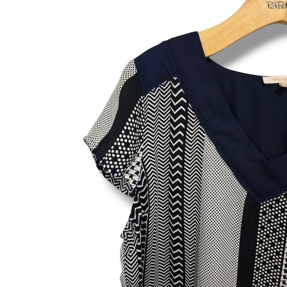 Skies are Blue women's blue chevron print short sleeves VNeck Blouse large - Picture 3 of 8